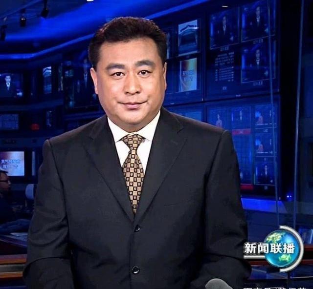 清晨收音机里的新变化：新闻和报纸摘要在线收听成新风尚
